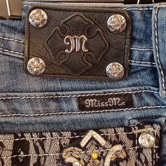 Miss Me Jeans, Size 29, Mid-Rise, Boot Cut, 30W x 28L, Bedazzled, Distressed - Picture 11 of 13